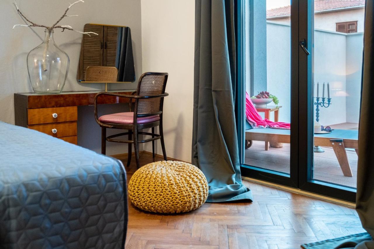 Apartment Lota With Heated Pool On Top Location Supetar Eksteriør billede