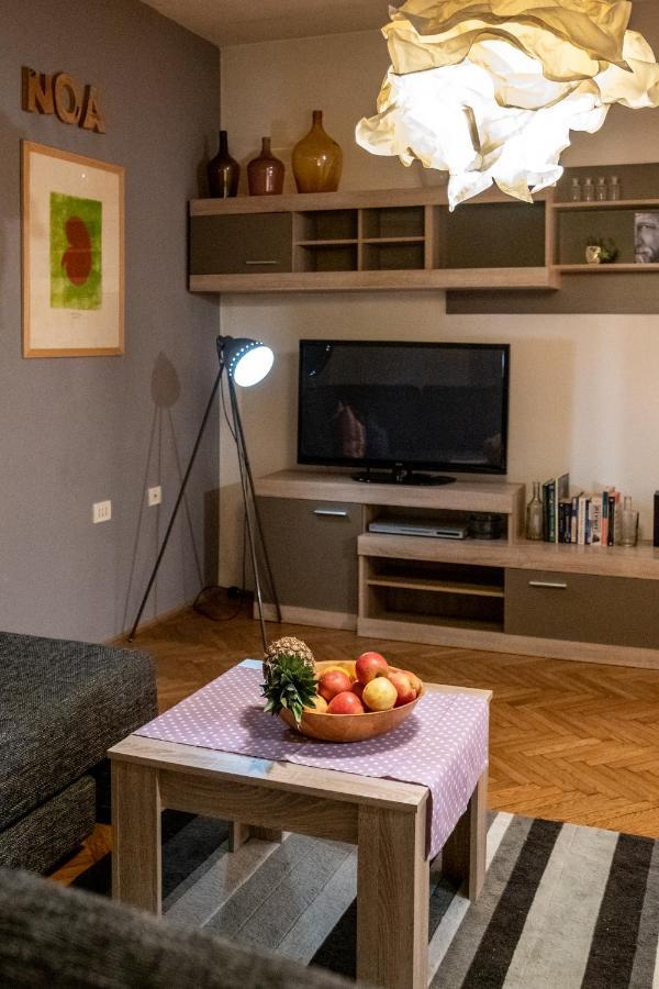 Apartment Lota With Heated Pool On Top Location Supetar Eksteriør billede