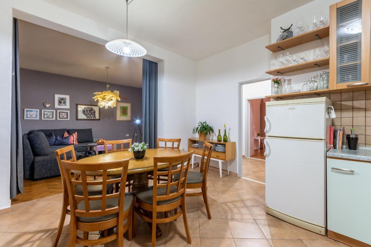 Apartment Lota With Heated Pool On Top Location Supetar Eksteriør billede